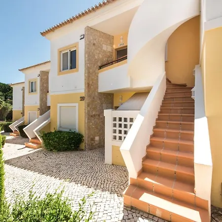 Beautiful Two Bedroom With Roof Terrace Apartment *