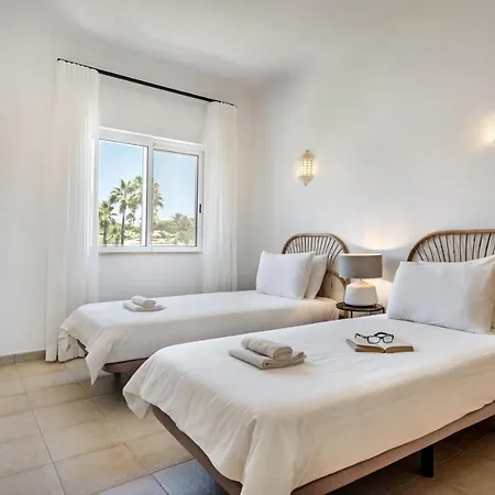 Beautiful Two Bedroom With Roof Terrace