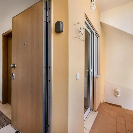Beautiful Two Bedroom With Roof Terrace Apartment