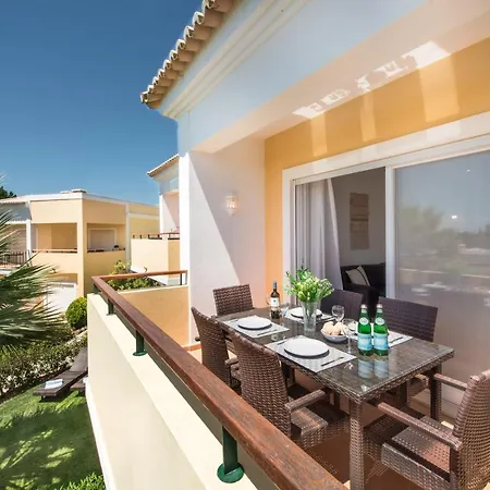 Beautiful Two Bedroom With Roof Terrace Apartment *