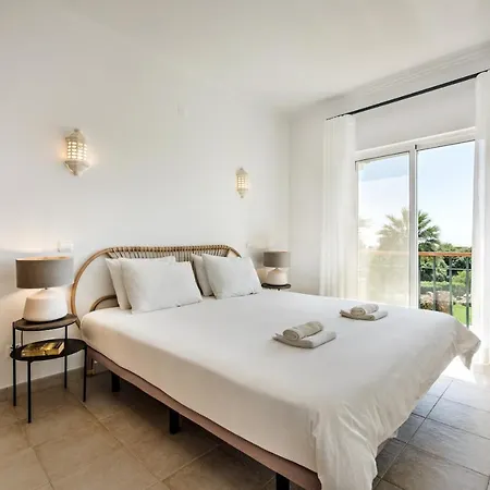 Apartment Beautiful Two Bedroom With Roof Terrace *
