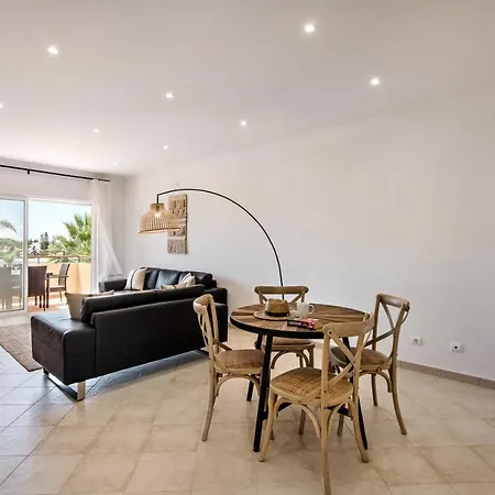 Beautiful Two Bedroom With Roof Terrace