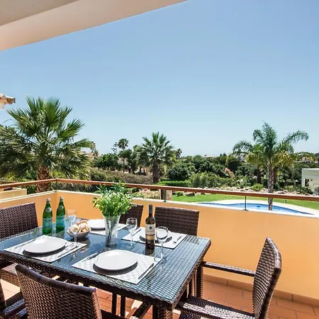 Beautiful Two Bedroom With Roof Terrace *