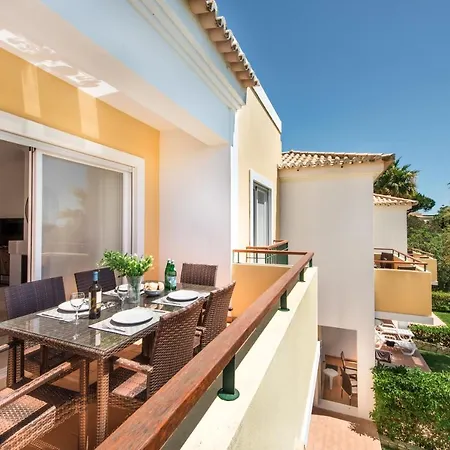 Beautiful Two Bedroom With Roof Terrace *